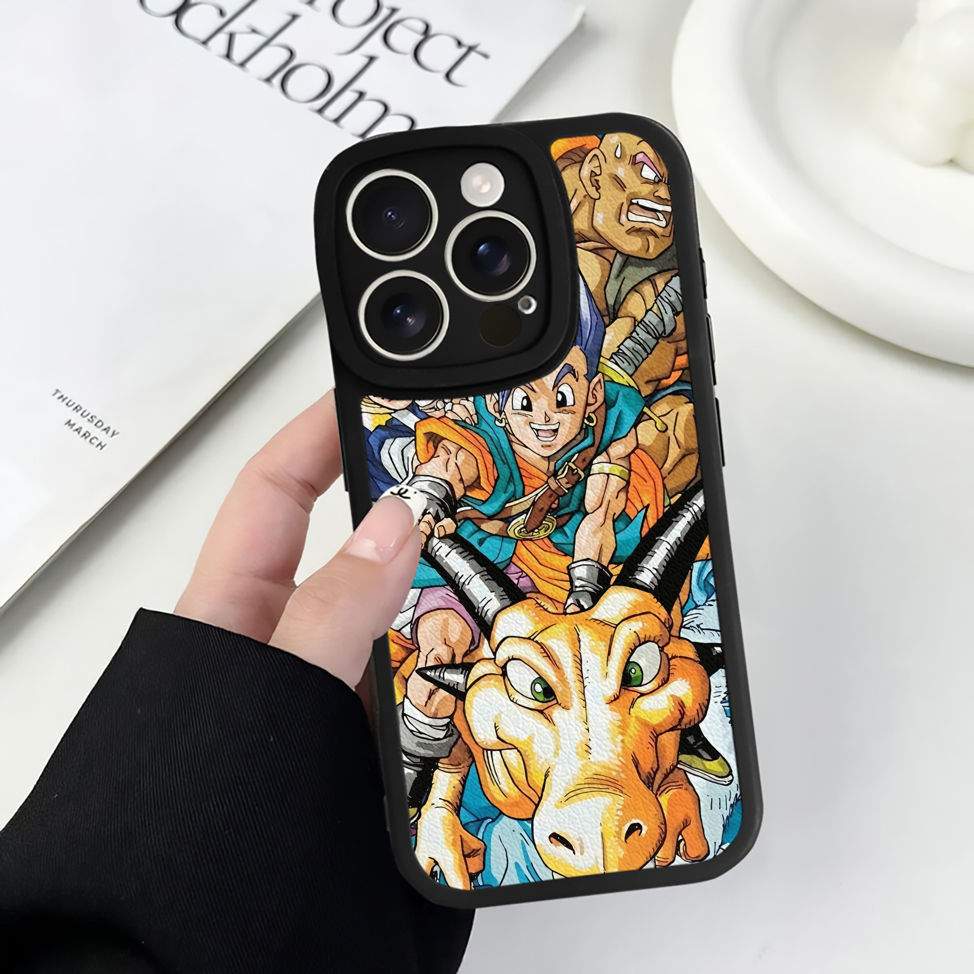 （画像用） ドラゴンクエスト Doragon Kuesuto Dragon Quest 【iPhone 16シリーズ対応】シリコンスマホケース（レザー調） 材質：シリコン